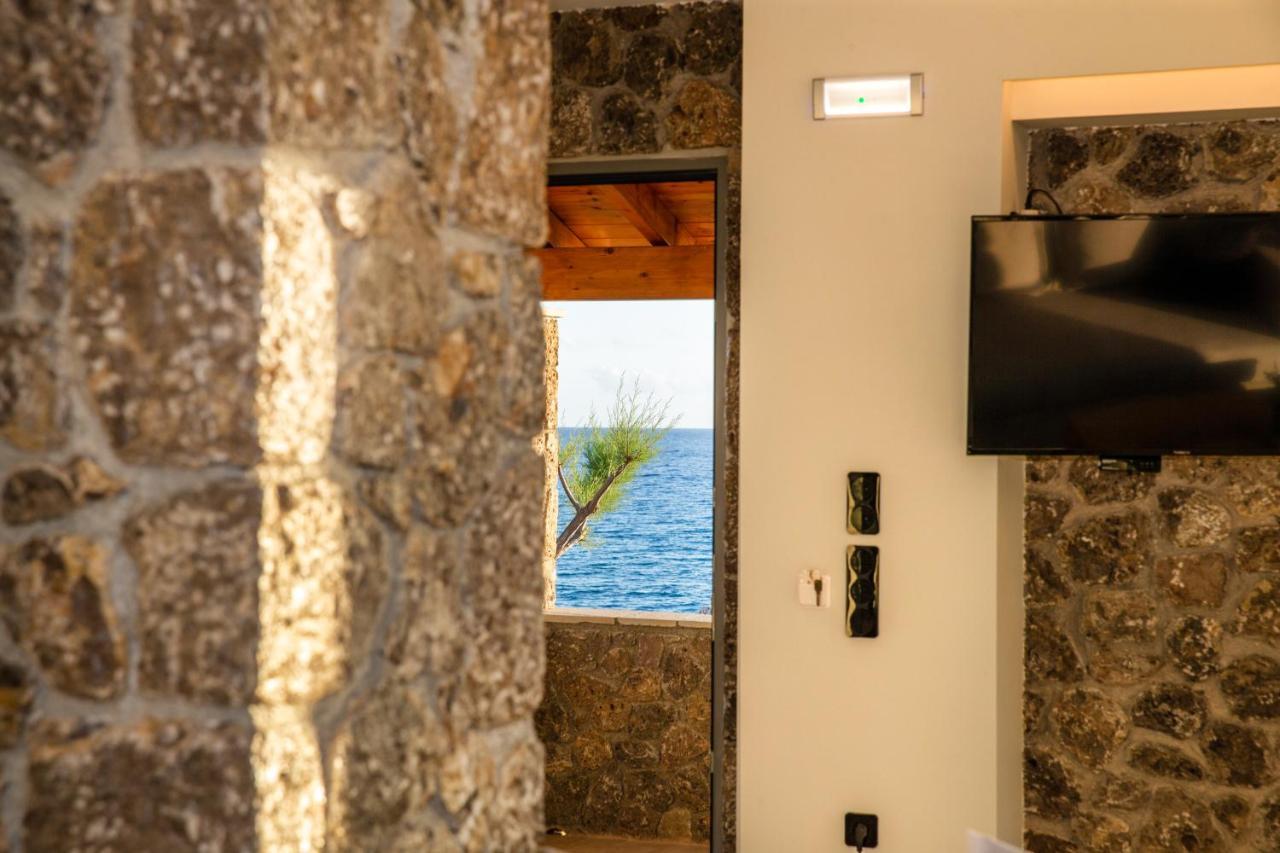 Black Rocks Family, Luxury Seafront Beach Maisonette Agios Gordios  Buitenkant foto