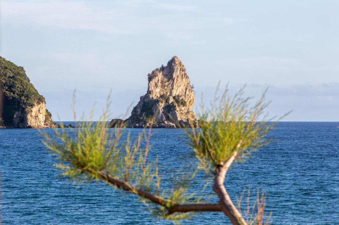 Black Rocks Family, Luxury Seafront Beach Maisonette Agios Gordios  Buitenkant foto